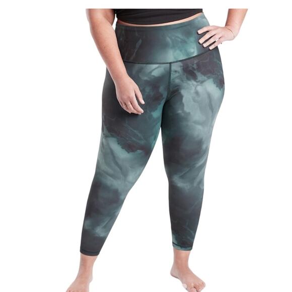 Athleta Pants - Athleta 3X Elation Printed Black & Gray 7/8 Tight Leggings